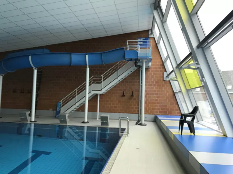 escalier-tobogan-piscine.jpg